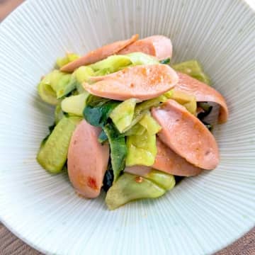 【きゅうり1本×魚肉ソーセージ】「給料日前の救世主」「ひと口食べて、倍量にすればよかった…」無限に食べられる節約おかずレシピ
