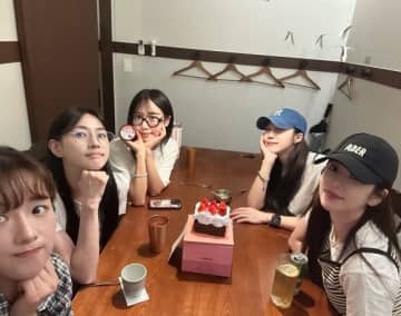 Apink、オ・ハヨンの誕生日を祝福…ソン・ナウンの姿は見られず