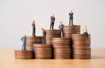 家計にゆとりがあると感じる世帯年収は「500万円以上」？ それだけ稼いでる世帯はどれくらいいる？