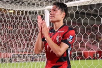 歓喜の後の男泣き＆“ごめんなさいポーズ”。柏撃破の立役者・松村優太の決勝弾に秘められた想い【鹿島】