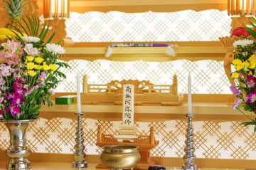 「自分の葬儀は簡素にしてほしい」と父に言われました。「家族葬」より「小規模な葬儀」があると聞いたのですが、「費用」はいくらくらいで「どんな内容」ですか？