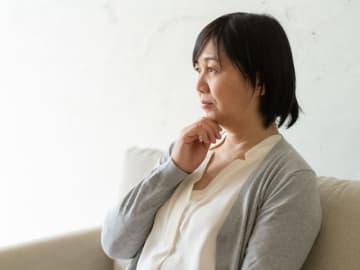 現在66歳の女性です。65歳から年金をいただいています。60歳前半にもらえる特別支給の老齢年金を今から請求できますか？
