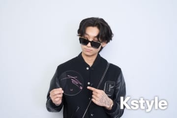 【プレゼント】Kstyle PARTY出演！Royal44直筆「ゼロ距離カメラ」サインパネルを各1名様に