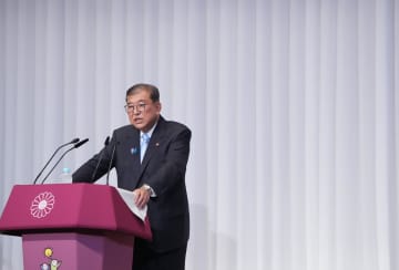 「納得できず」「退陣を」　続投明言の首相、識者批判