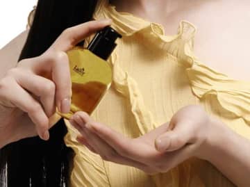 LADORのヘアオイルで叶える、夏の髪悩みに“香りとサラつや”ケア