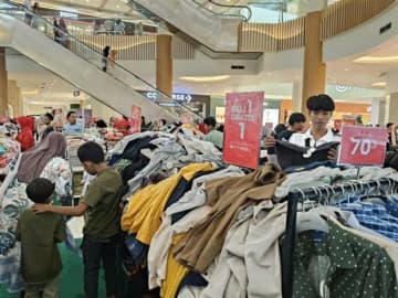 【アジア】アジア景気、「下降」予測４割［経済］　駐在員調査、内外需不振で悲観拡大