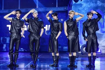 TOMORROW X TOGETHER 再契約に「心配しないで」YEONJUNが振り付けに参加した新曲「Beautiful Strangers」を披露！「みんなが沼落ち…」制作の裏側秘話も