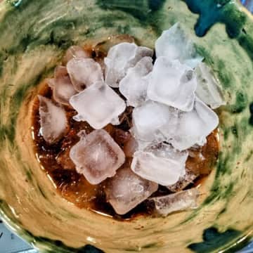 簡単！こんな作り方、どうでしょう？なすのおひたし！ごま油と爽やかな風味のピリ辛味！