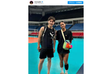 高橋藍との2ショットで話題、海外女子バレー選手が日本満喫　「可愛いいい」「試したんだね」ファン絶賛のかぶり物