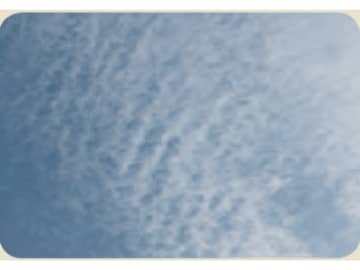 まるで毛糸編み？ 空に広がる不思議な穴あき雲の正体【最新の国際基準で見わける 雲の図鑑】