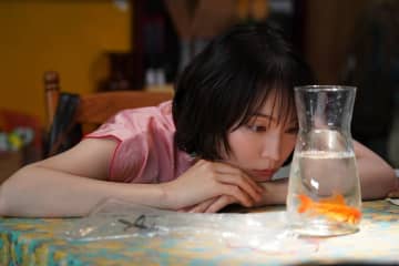 「可愛すぎる」「お茶目」吉岡里帆、“衝撃ビジュアル”が話題に 色々な場所に出没？撮影オフショットにネット騒然