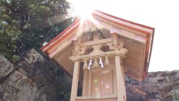出雲大社の玄関口、稲佐の浜の沖御前神社で行われる60年に1度の遷宮！出雲の彫刻の神が造り上げた祠（ほこら）が遂に完成