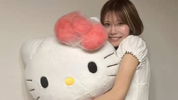 “美しすぎる”ハードル選手、プレゼントのぬいぐるみ抱く姿にファン悶絶「可愛い〜」「素敵な写真すぎ」