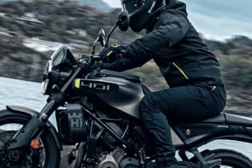 ハスクバーナ・モーターサイクルズが免許取得を応援　最大7.7万円サポート開始
