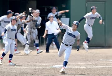 【高校野球神奈川大会】選抜王者横浜、劇的逆転サヨナラ勝ちで4強進出　九回2死から主将・阿部葉太が決める