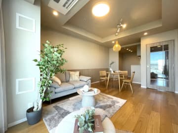 WコンフォートタワーズEAST 22階｜「辰巳」駅徒歩8分。充実の共用施設。空と緑と水辺の爽快な眺望のワイドスパンバルコニー。東京ディズニーリゾートの花火が遠望可能。