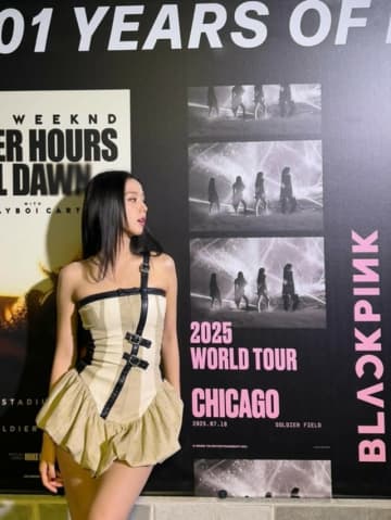 「BLACKPINK」JISOO、ワールドツアー中も人形美貌を披露…少女漫画から出て来たのかと