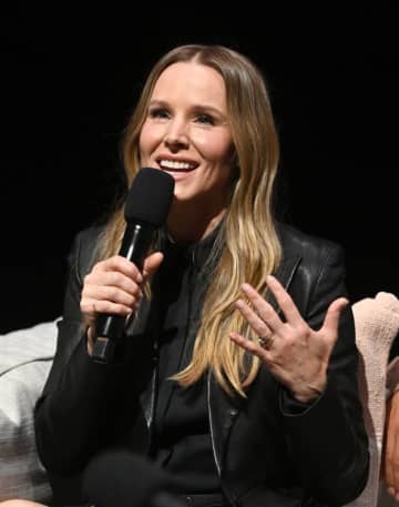 『アナ雪』女優の"全裸写真"を夫が投稿、エミー賞ノミネートをまさかの形でお祝い