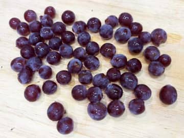 面倒なデラウェアの皮むき　一気に終わる方法に「もっと気軽に買える」