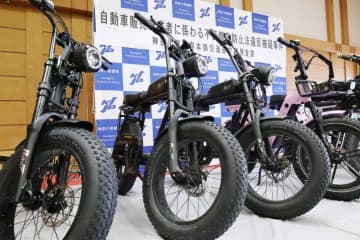 あの日の夜、「モペット」にはねられた弟は別人に　見た目は自転車、パワーはバイクの恐怖「免許無くてもばれないと…」