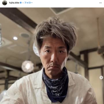 「アフロ時代の面影がない！」トータルテンボス藤田、衝撃の“別人級”イメチェン。渋い“イケオジ”にSNS騒然