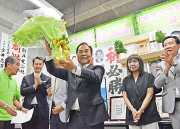 12年ぶりの参院選と同日選だった埼玉・飯能市長選　現職の新井氏が再選　投票率が大幅増も基礎票固め混戦制す　「（4氏に）入れる理由がない」「消去法で決めるしかない」と頭を悩ませる市民の声も