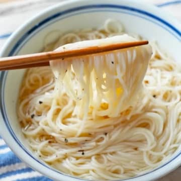 【そうめんゆでたら絶対コレ！】「めんつゆよりウマい」「この発想はなかった」一度食べたらクセになるラーメン風そうめんレシピ5選
