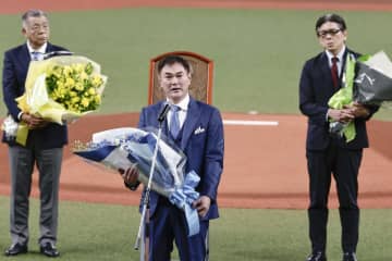岩瀬さん、掛布さんら表彰　野球殿堂入り式典