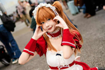 【コスプレ】マレーシア美女のツンデレ笑顔がキュート！スタイル抜群の絶対領域が映える「エヴァ」アスカのメイド姿【写真8枚】