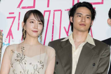 水上恒司、役作りで“男らしく” 　吉岡里帆「皆さんがメロメロになるのも分かります」