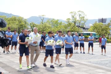 レアル・ソシエダが長崎原爆資料館・平和公園を訪問…久保建英らが献花