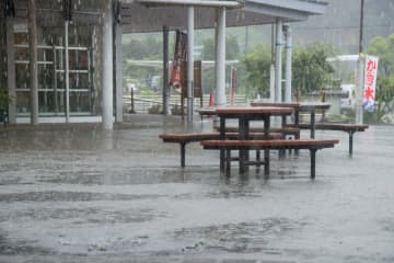 『ゲリラ雷雨がくる前兆』5選　どう身を守るべき？取るべき行動と対策とは
