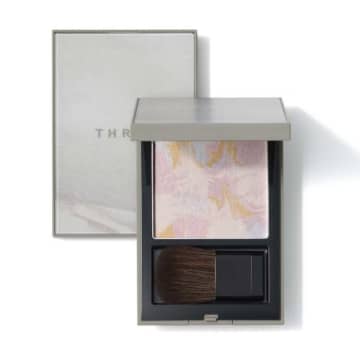 THREEの新作コレクションは「石」と「花」が奏でる不調和の美学