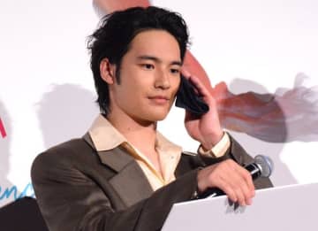 水上恒司、滝汗でイベント一時退場　吉岡里帆がフォロー