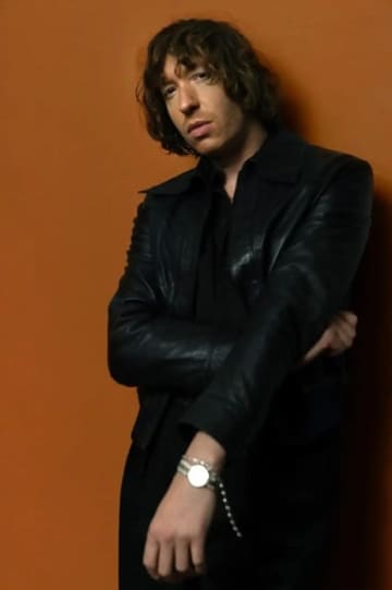 ダニエル・エイヴリー、6thアルバム『Tremor』を発表 アンディ・ベル参加の先行配信曲をMVとともに公開