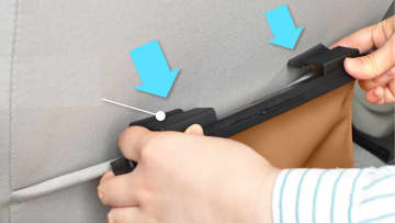 「その手があったか…」「これはマジで便利」シートバックポケットを有効活用できるアイテムを紹介。自動点灯LEDライト装備で夜間もOK！