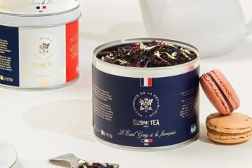 クスミティー「エリゼ宮で朝食を」新作アールグレイ、ベルガモット香るトリコロールカラーの茶葉で