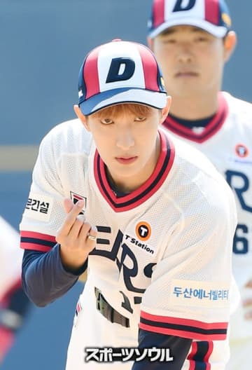 SEVENTEEN・ドギョム、始球式に登場か？大ファンを公言する野球チームの“勝利の妖精”に