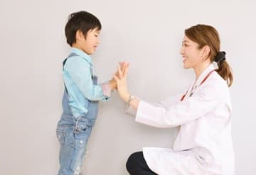 小児科医ママが教える！猛暑に負けない、子どもの心と体を育てる「おうち遊び」のすすめ