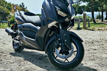 深夜4時 小学生が125ccバイクで『壁に激突』し救急搬送 友人は「自転車でぶつかった」と語りコメント殺到「世の中には　小学生が朝方四時に親のバイクを乗り回す環境があるってことに驚き」「親の顔が見てみたい」
