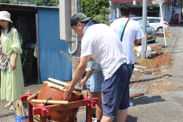 デビット伊東さん、真鶴町で映画製作　初監督作品の「どんぶりとれんげ」26年夏ごろ公開　町内でラーメン店も経営