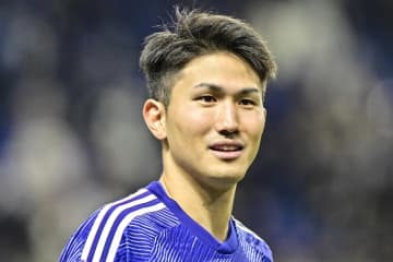 ｢うぉぉぉカッコいい｣｢感激や｣フェイエ渡辺剛＆上田綺世の日本代表コンビ誕生ショットにファン興奮！｢最強の矛×最強の盾｣｢2人揃って活躍して欲しい｣の声