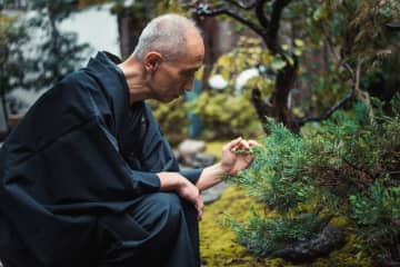 岡本かの子の『老主の一時期』あらすじ紹介。富と地位を手に入れた老商人が、家族の不幸によって、再生を目指す物語