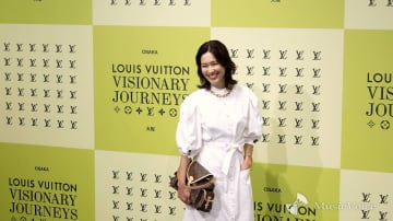 【動画】山本未來、シャツドレス大人な着こなし　冒険の旅をイメージしたルック