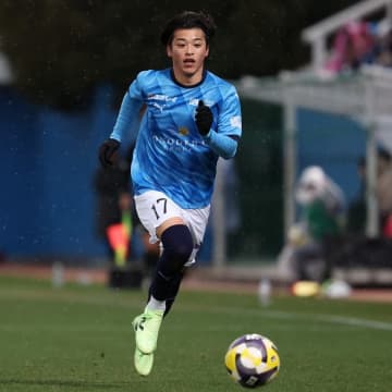 「来季J１で会いましょう！」横浜FCのキレキレドリブラーがJ２首位クラブに完全移籍「理念、スタイルに共感」