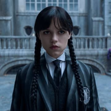 人気ドラマ『ウェンズデー』、シーズン3が決定！