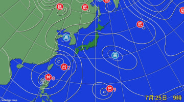 トリプル台風発生中　今週末は台風8号が沖縄・奄美に接近　台風9号は日曜日に小笠原近海へ　海のレジャーなどは早いうちから高波に注意　奄美は土砂災害に厳重警戒