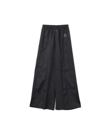 【adidas】主役級の存在感！ トレンドっぽさマシマシの「最旬トラックパンツ」