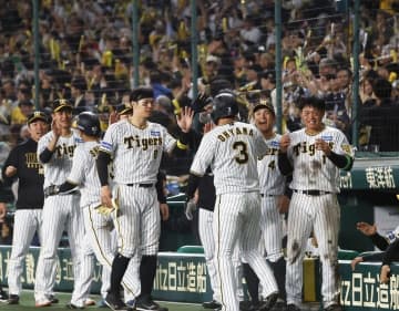 プロ野球、12球団の前半戦入場者数を発表！阪神が入場者数184万3775人でトップ…西武は前年比14.1%のプラス