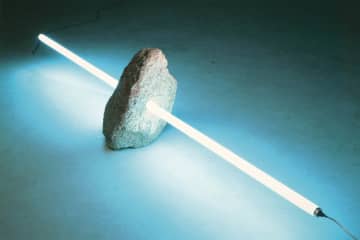 草間彌生や河原温など現代美術約180点を一挙公開、企画展「未来／追想」千葉市美術館で